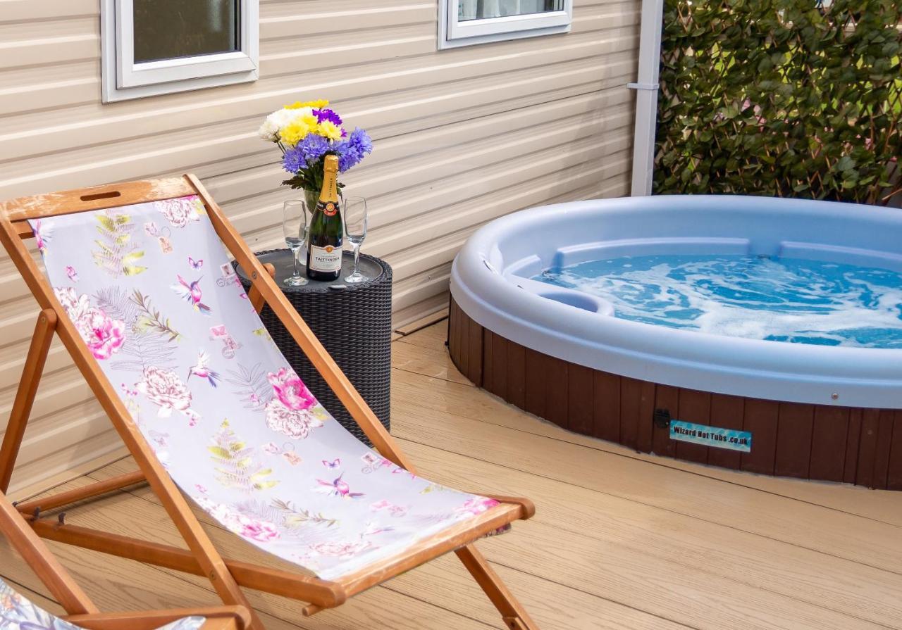 Luxury Lancaster Lodge - The Best Hot Tub Getaway! Tattershall Exterior foto