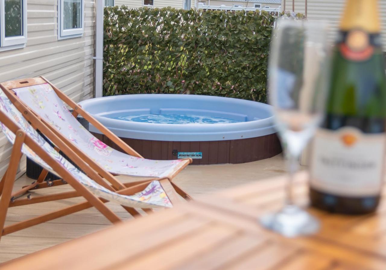 Luxury Lancaster Lodge - The Best Hot Tub Getaway! Tattershall Exterior foto