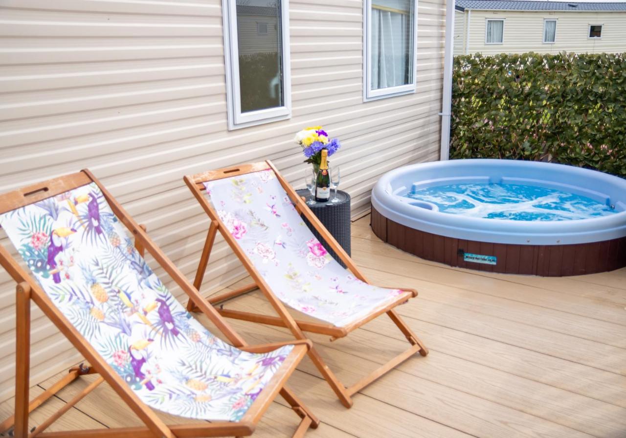 Luxury Lancaster Lodge - The Best Hot Tub Getaway! Tattershall Exterior foto